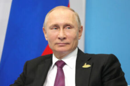 Putin says Moscow to place nuclear weapons in Belarus
