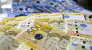  Peso strengthens amid decline in oil prices, dollar