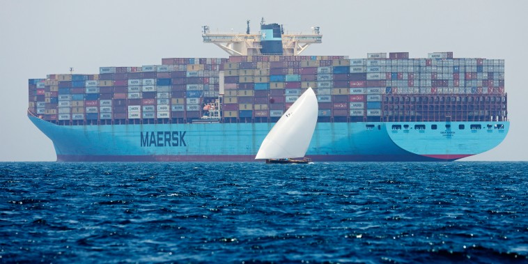  Maersk halts Red Sea shipping until further notice after Houthi militant attack
