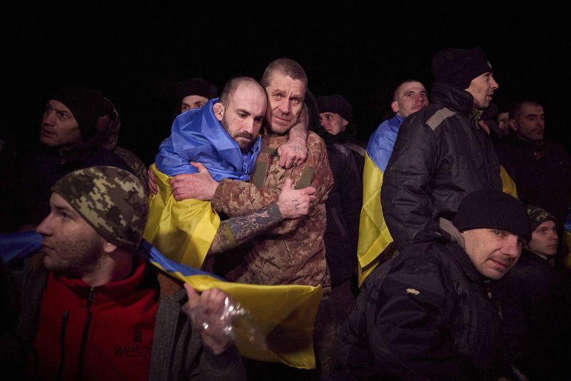  Ukraine and Russia carry out largest prisoner exchange since beginning of the war