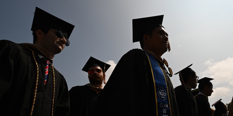  Student loan repayment issues frustrate borrowers, prompting federal response