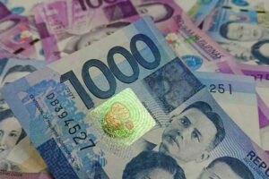  Peso may trade at P54-P57 this year on monetary easing bets