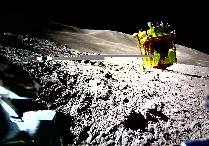  Japan’s ‘Moon Sniper’ wakes up and shares new images of lunar surface