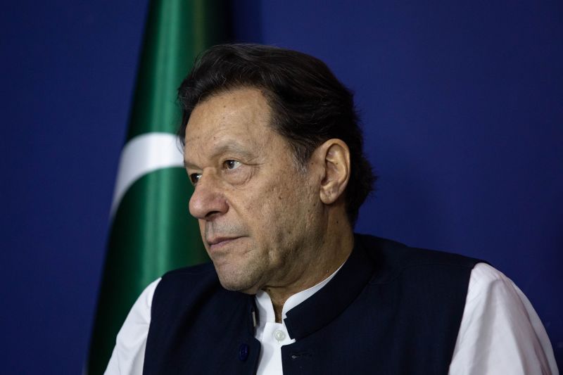  Former Pakistan Prime Minister Imran Khan sentenced to 10 years in prison