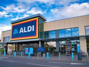  Record Christmas for Aldi and Lidl as shoppers descent on discount supermarkets amid cost of living crisis