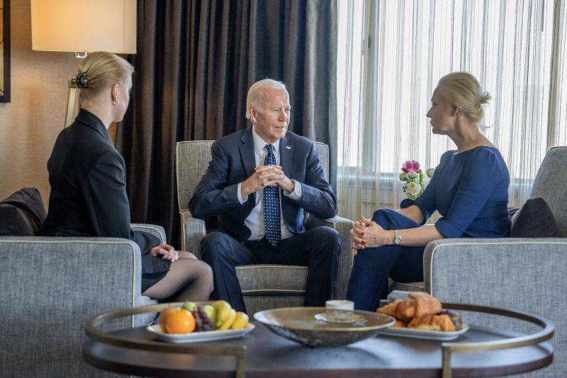  Biden meets with Navalny’s widow and daughter after dissident’s death