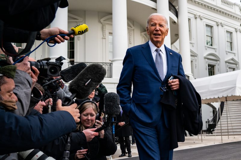  Biden looks for big win as voters head to polls in South Carolina primary