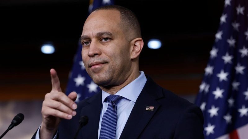  Jeffries hints at bipartisan talks skirting House GOP leadership on Ukraine, Israel aid