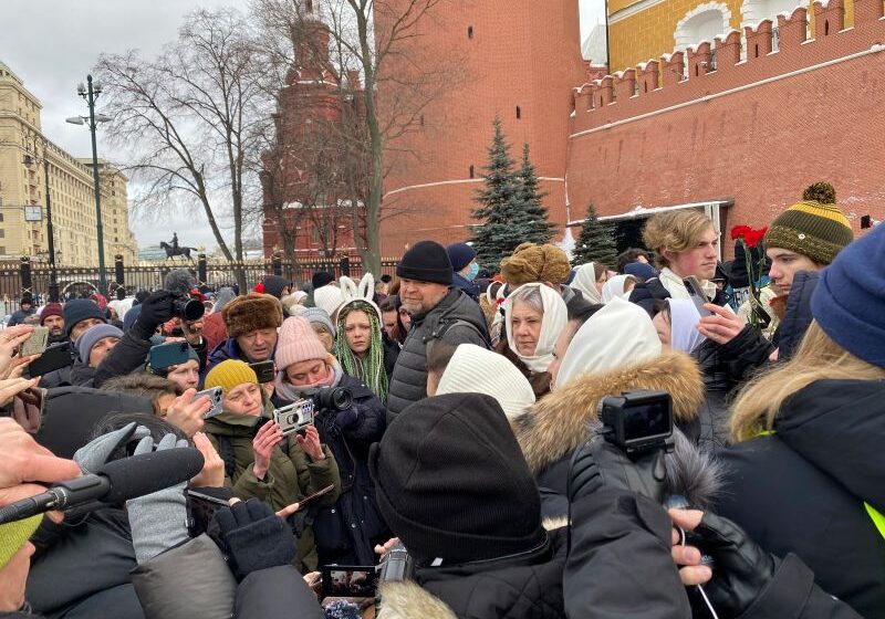  Dozens of journalists detained in Moscow as military wives protest mobilization