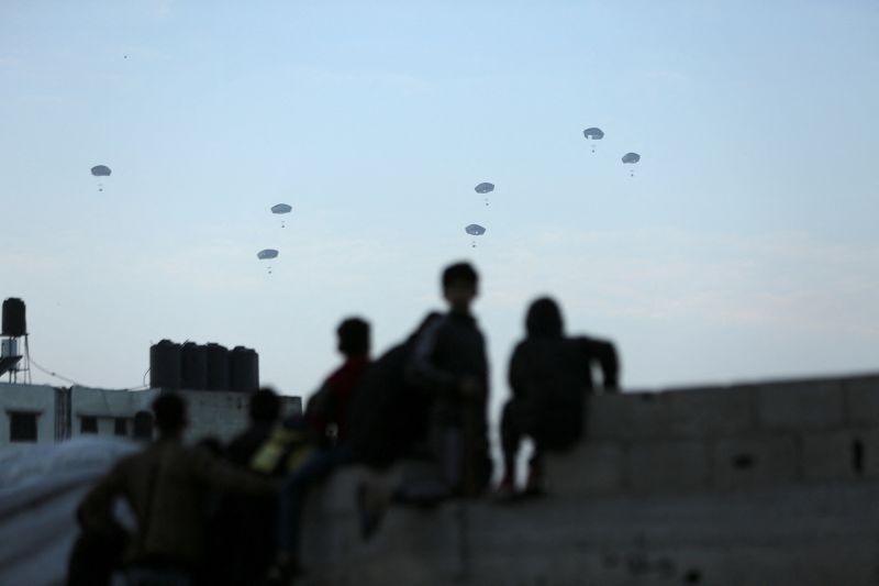  Israeli forces fired at Palestinians waiting for aid in northern Gaza, eyewitnesses say