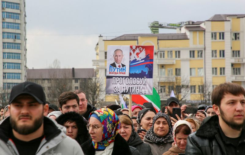  Despite scenes of defiance, plenty of Russians support Putin as election nears