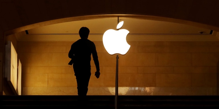  Apple hit with more than $1.95B E.U. antitrust fine over music streaming