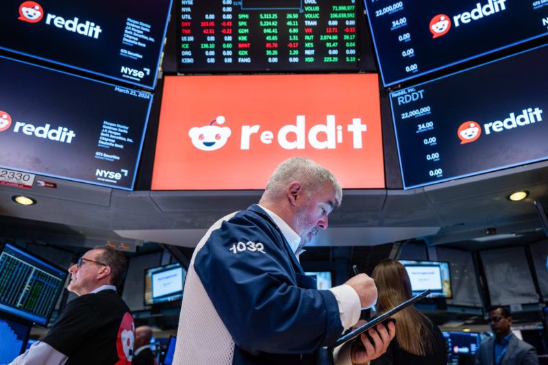  Reddit pops 48% in NYSE debut after selling shares at top of range