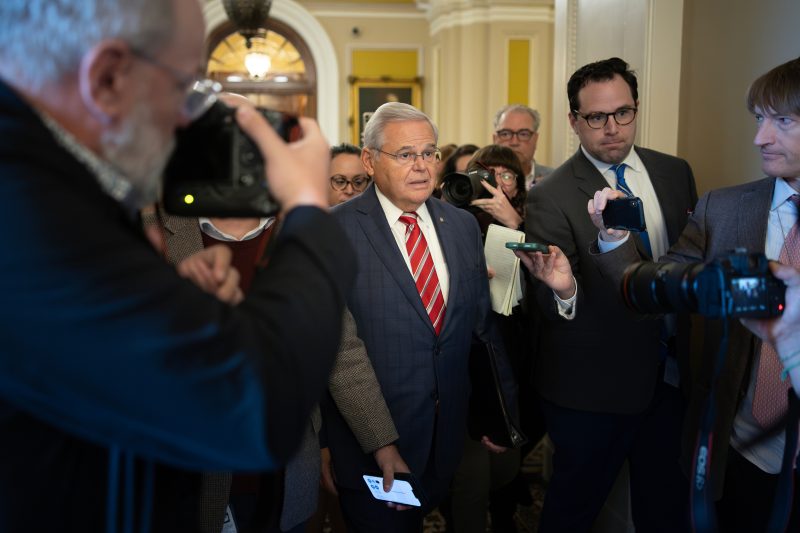  Sen. Menendez faces new charges in bribery case