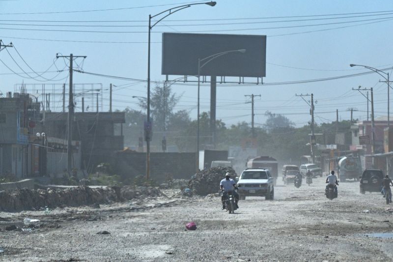  Machete-wielding militias battle gangs in Port-au-Prince as Haiti’s elites vie for power