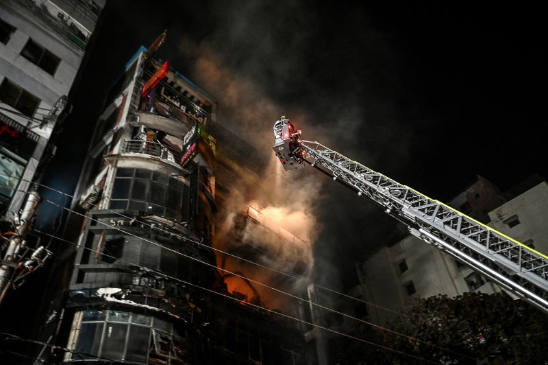  Bangladesh inferno kills at least 43, injures dozens more