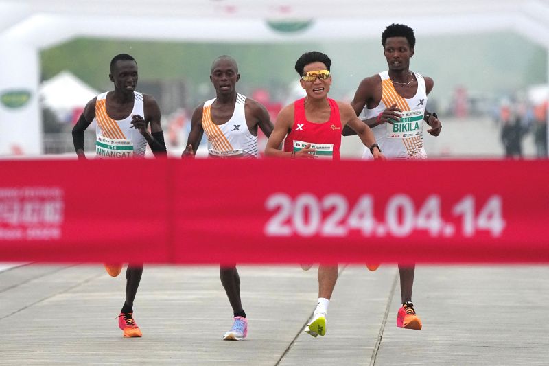  Chinese runner’s win invites suspicion after rivals appear to step aside