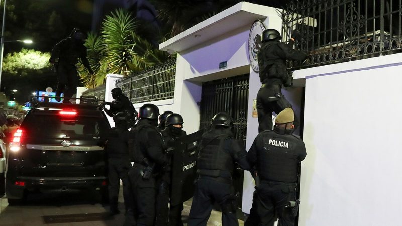  Ecuador police arrest former VP in raid at Mexican embassy, prompting diplomatic severing, outcry