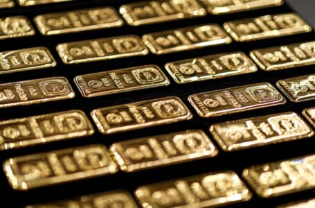 Gold bars are selling like hot cakes in Korea’s convenience stores and vending machines