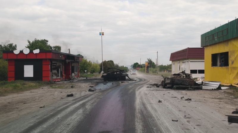  Police rush to rescue residents in Ukrainian border town threatened by Russian advance