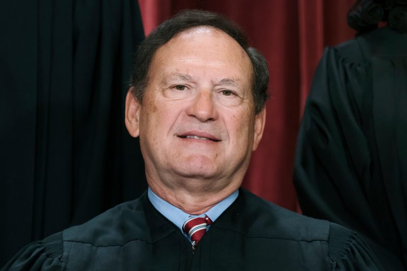  Upside-down flag flew at Justice Alito’s house after neighbor dispute