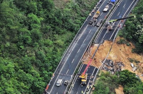 Highway collapse kills 19 people in southern China