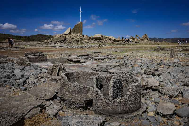  A 300-year-old settlement resurfaces as severe drought dries up a dam in the Philippines