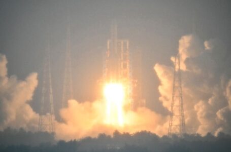 China launches moon probe as space race with US heats up