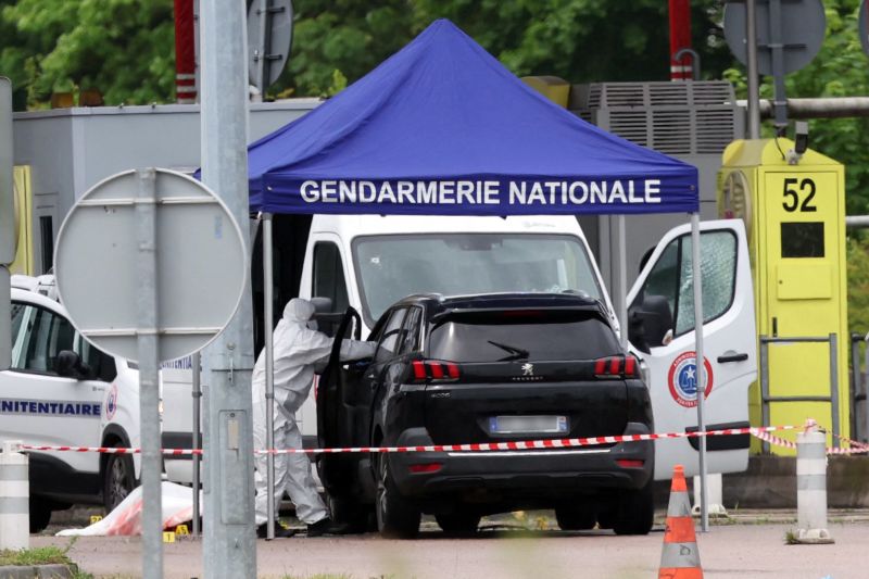  Inmate sprung from French prison van during ambush in which 2 guards killed