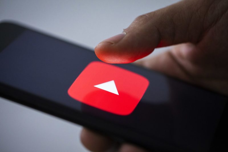  YouTube is dominating the living room, forcing media companies to decide whether it’s friend or foe