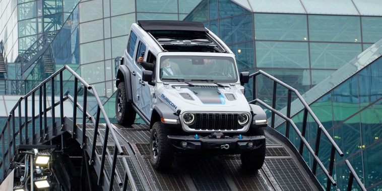  Jeep expects to grow plug-in hybrid SUV sales by as much as 50% in 2024