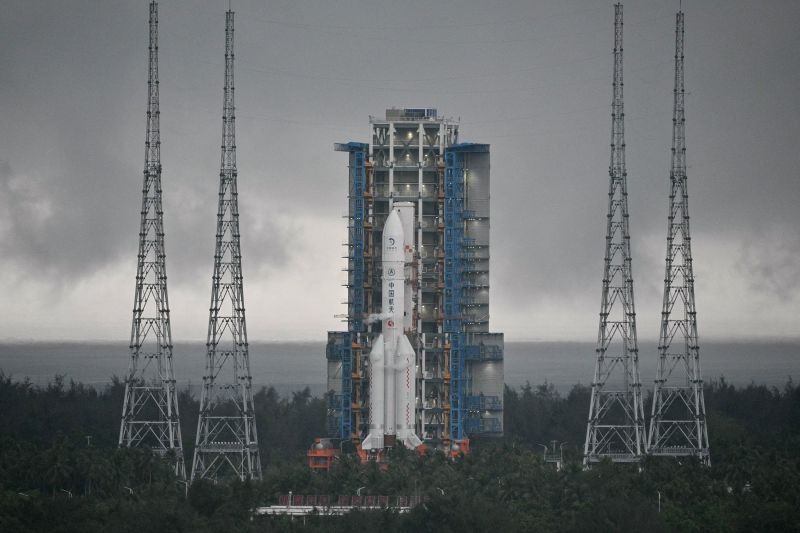  China’s Chang’e-6 probe successfully lands on far side of the moon