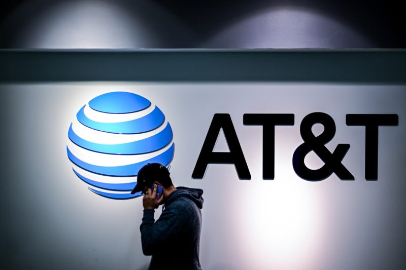  AT&T, other phone companies sued over stolen nude images could face liability after court ruling