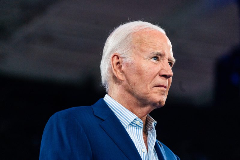  Amid escalating pressure, Biden steps up efforts to reassure Democrats