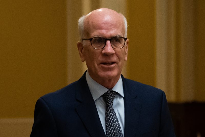  Peter Welch becomes first senator to call for Biden to step aside