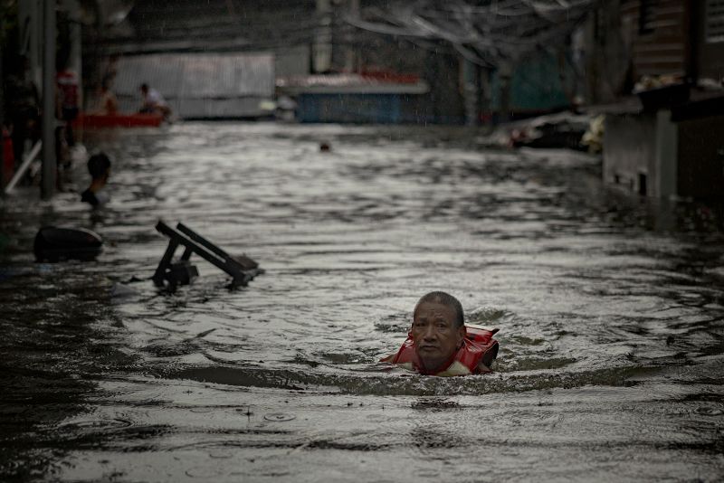  Thousands stranded by floods in Philippine capital as deadly typhoon prompts calls for climate action