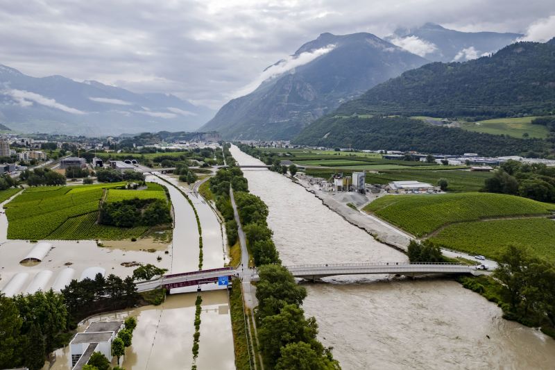  At least 4 dead, 1 missing after flooding in southern Switzerland