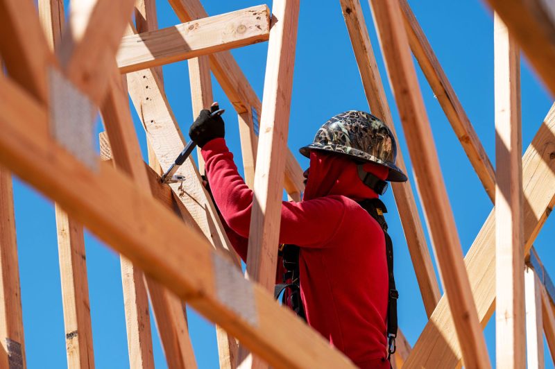  A U.S. construction boom is sending rents lower and creating perks for renters