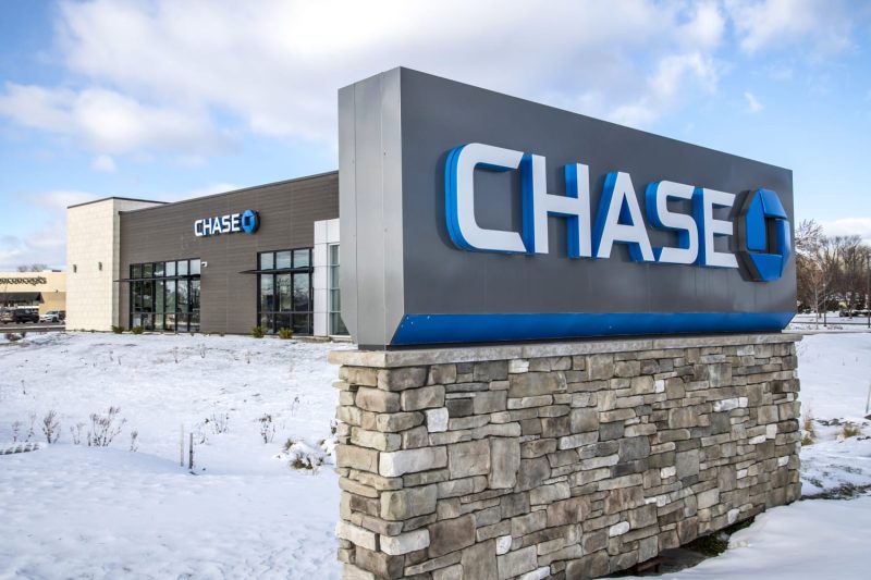  JPMorgan Chase is opening more small-town branches in middle America