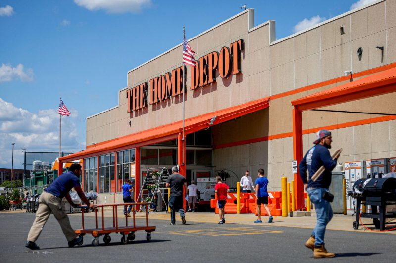  Home Depot expects sales to weaken as consumers grow more cautious