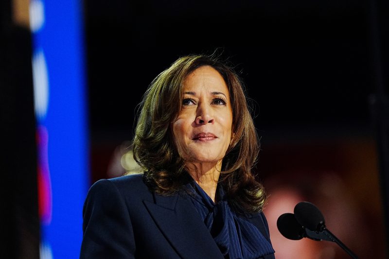  Hundreds of former Bush, McCain and Romney staffers endorse Harris