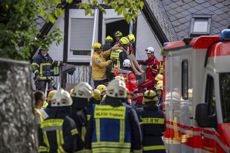  One dead and several injured after hotel collapses in Germany