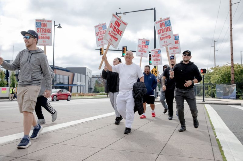  Boeing starts furloughing tens of thousands of employees amid machinist strike