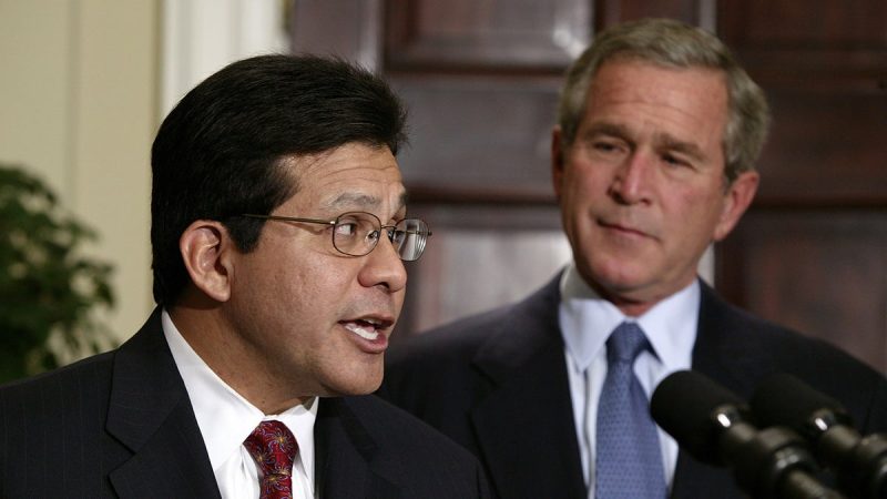  Alberto Gonzales becomes latest Bush alum to endorse Harris