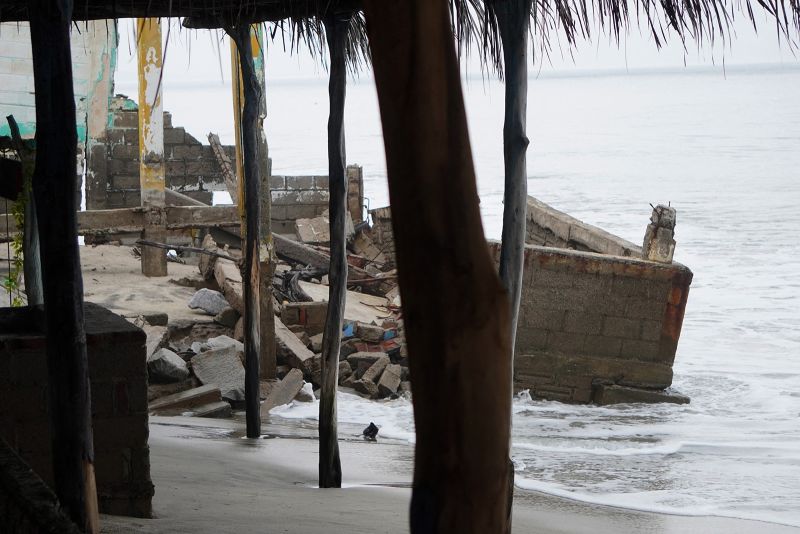  Hurricane John slams into Mexico’s southern coast after rapidly intensifying