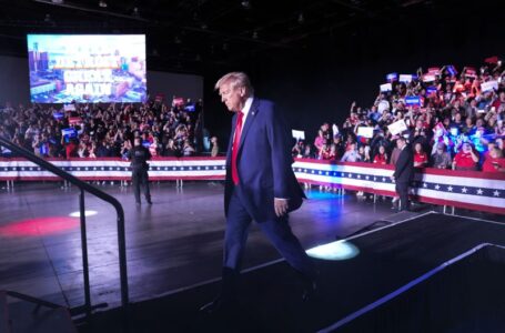 Faulty mic derails Detroit rally as Trump courts city he insulted