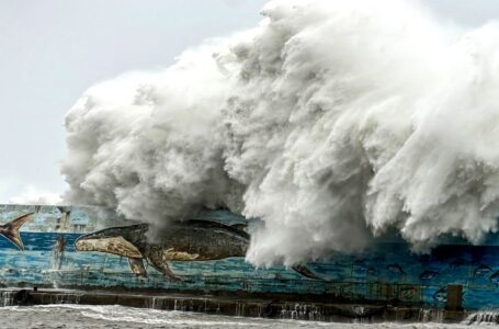 Typhoon Kong-rey bashes Taiwan, the largest storm to hit island since 1996