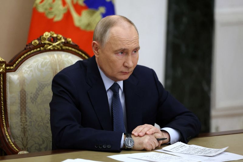  Russia will keep testing new ballistic missile, Putin says