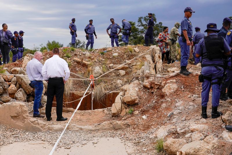  Court orders South Africa police to end standoff with illegal miners