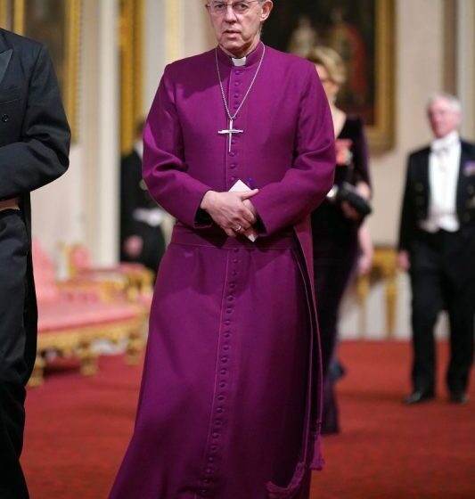  Archbishop of Canterbury resigns over handling of church child abuse case